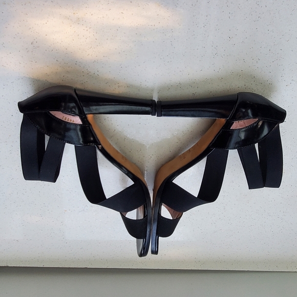 Stuart Weitzman Sandals Women 9 black stretchy Strappy Sandals. - Picture 9 of 13